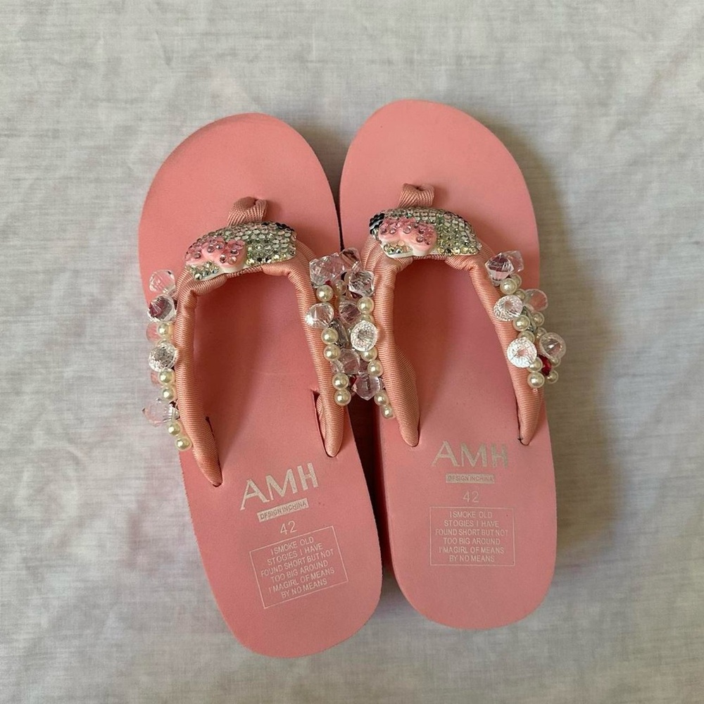 Hello Kitty Rhinestone Flip Flops - Picture 3 of 4
